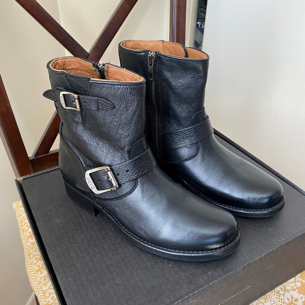 FRYE Women’s Engineer Moto Vicky Boots - size 8